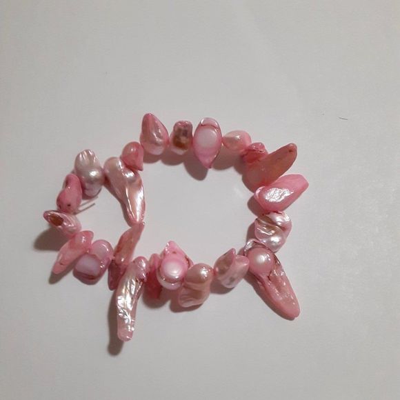 Beachy pink shell stretch bracelet - Picture 2 of 2